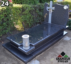 24 pomnik pojedyńczy z krzyżem